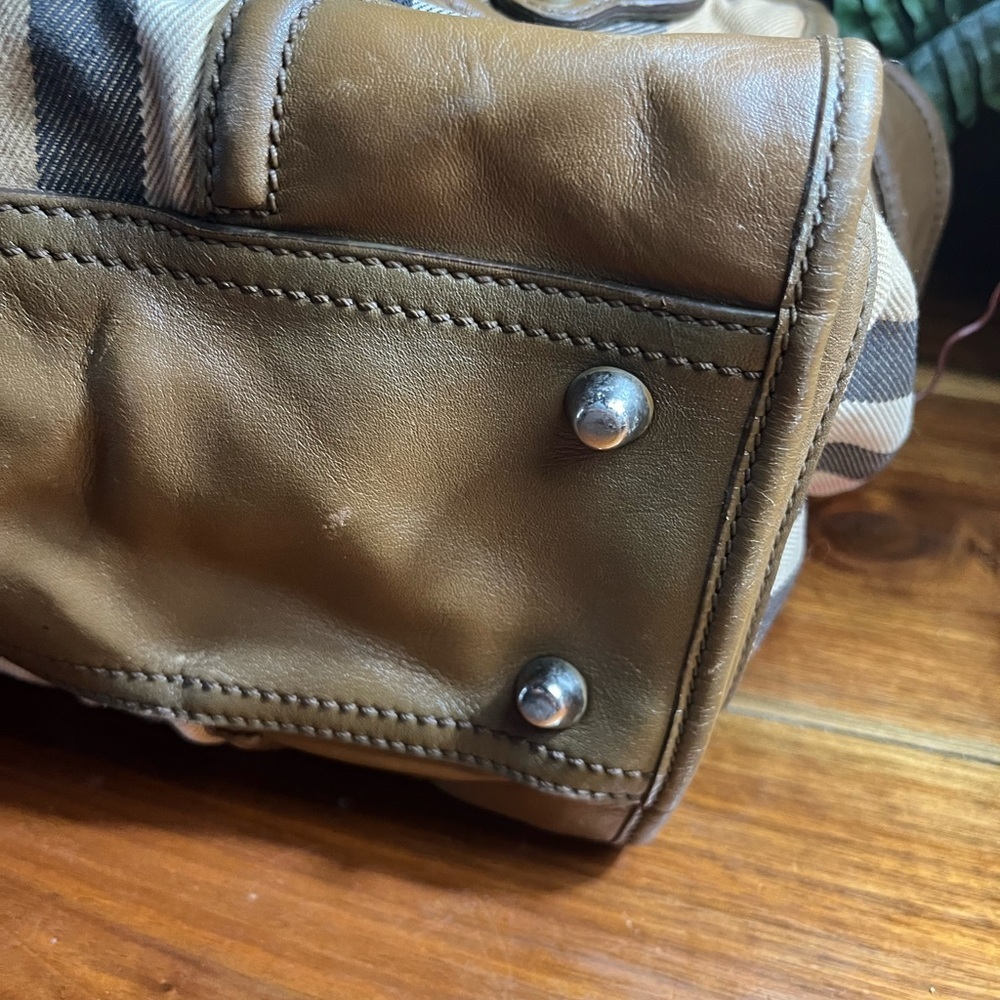 Burberry Brown and Tan Shoulder Bag beautiful. Vintage. Large - Picture 12 of 16